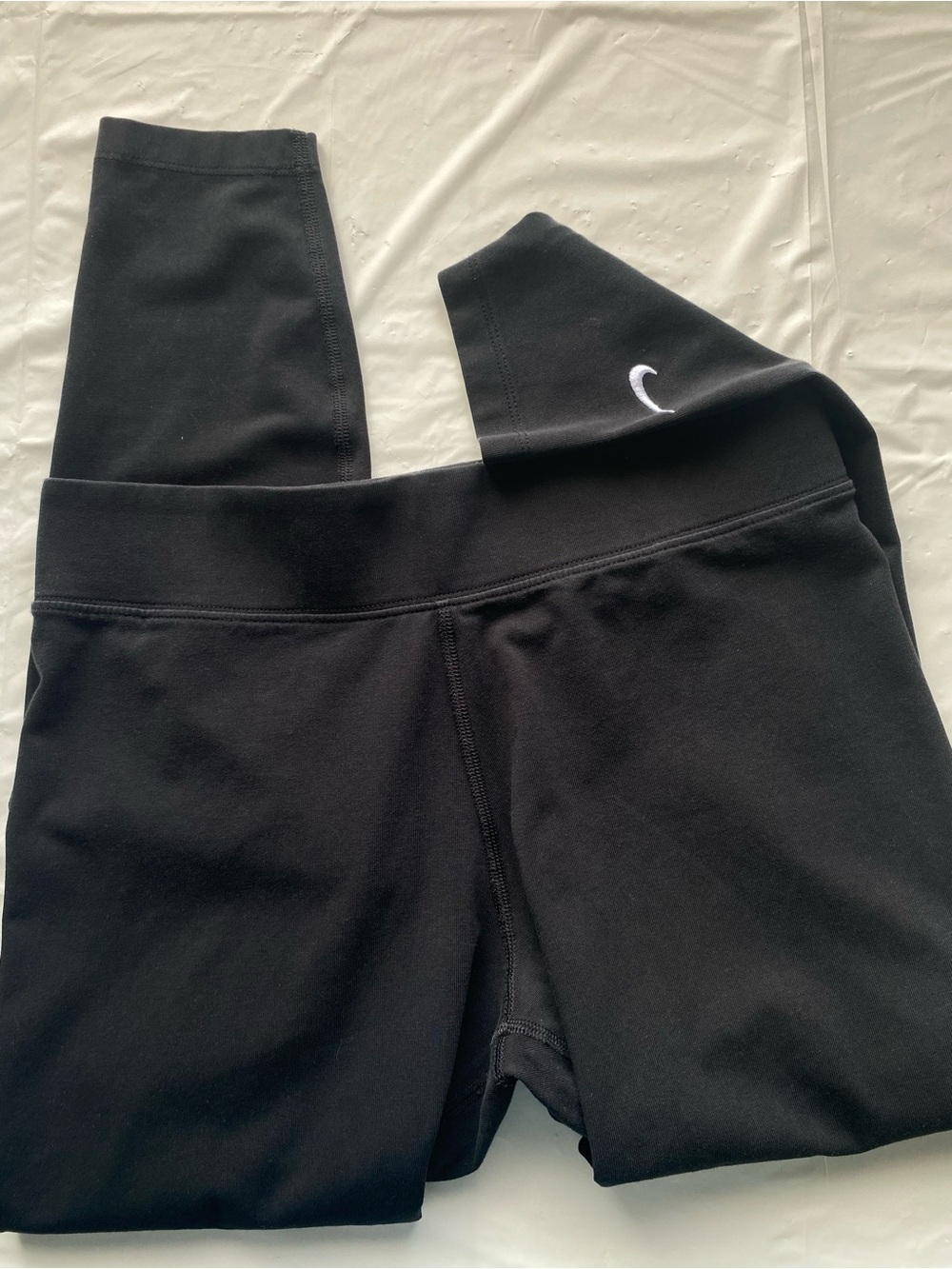 Nike Women's Black Club Fleece Leggings Size Medium Embroidered Swoosh Logo